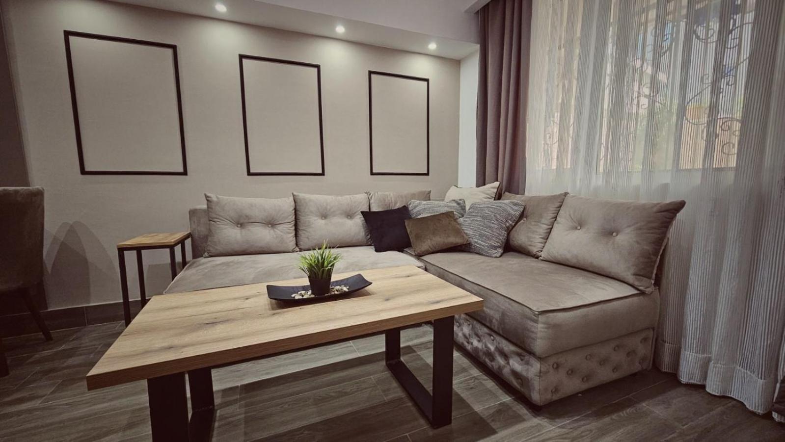 Madesa Apartment Skopje Buitenkant foto