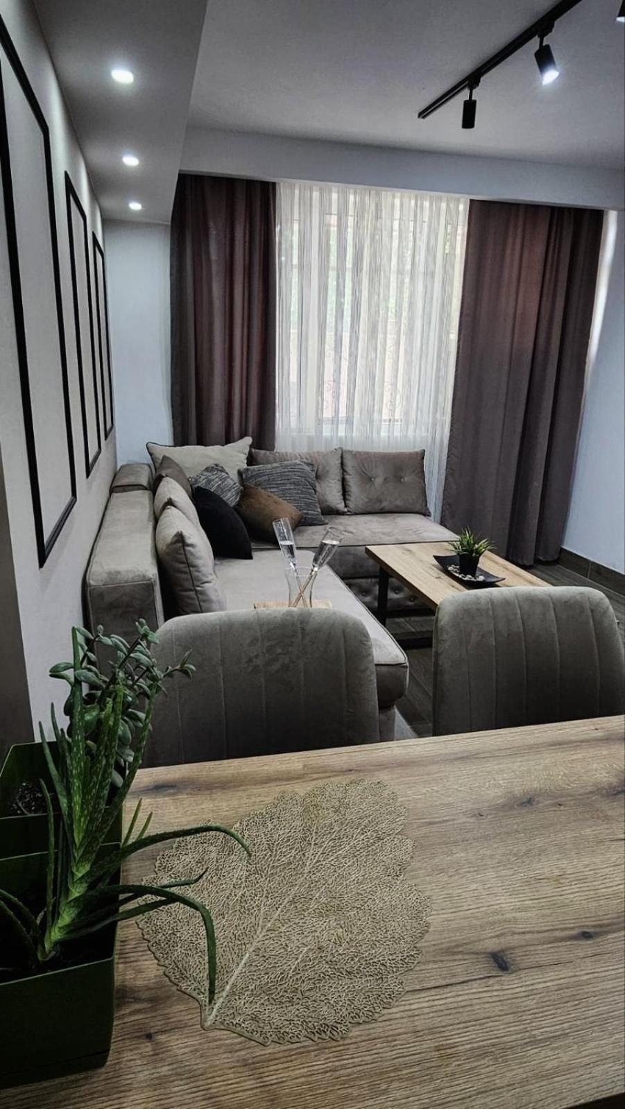 Madesa Apartment Skopje Buitenkant foto