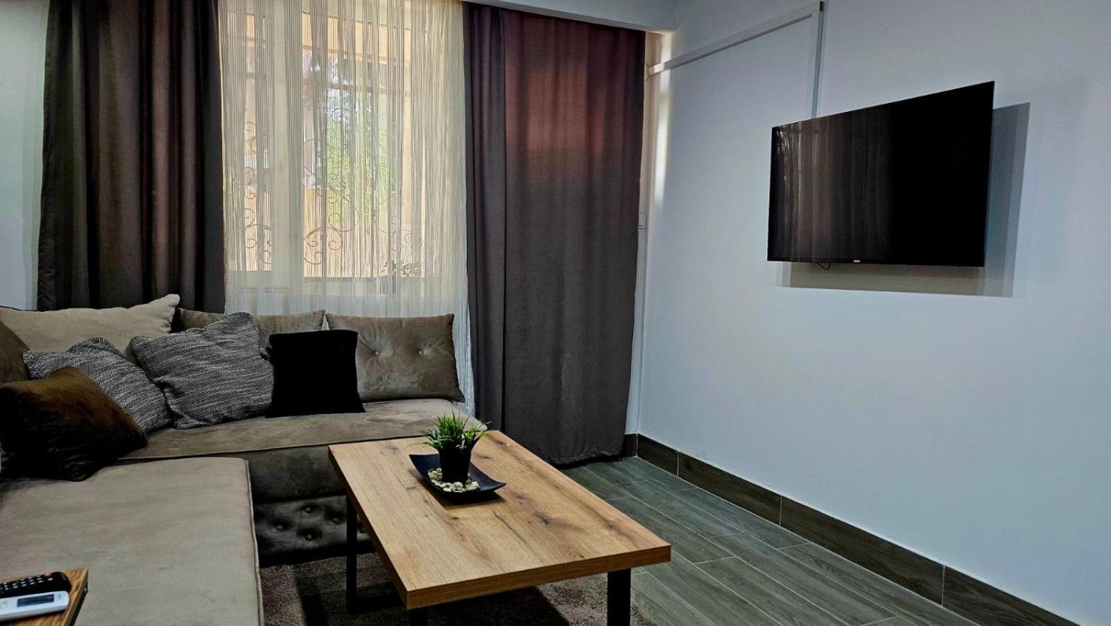 Madesa Apartment Skopje Buitenkant foto