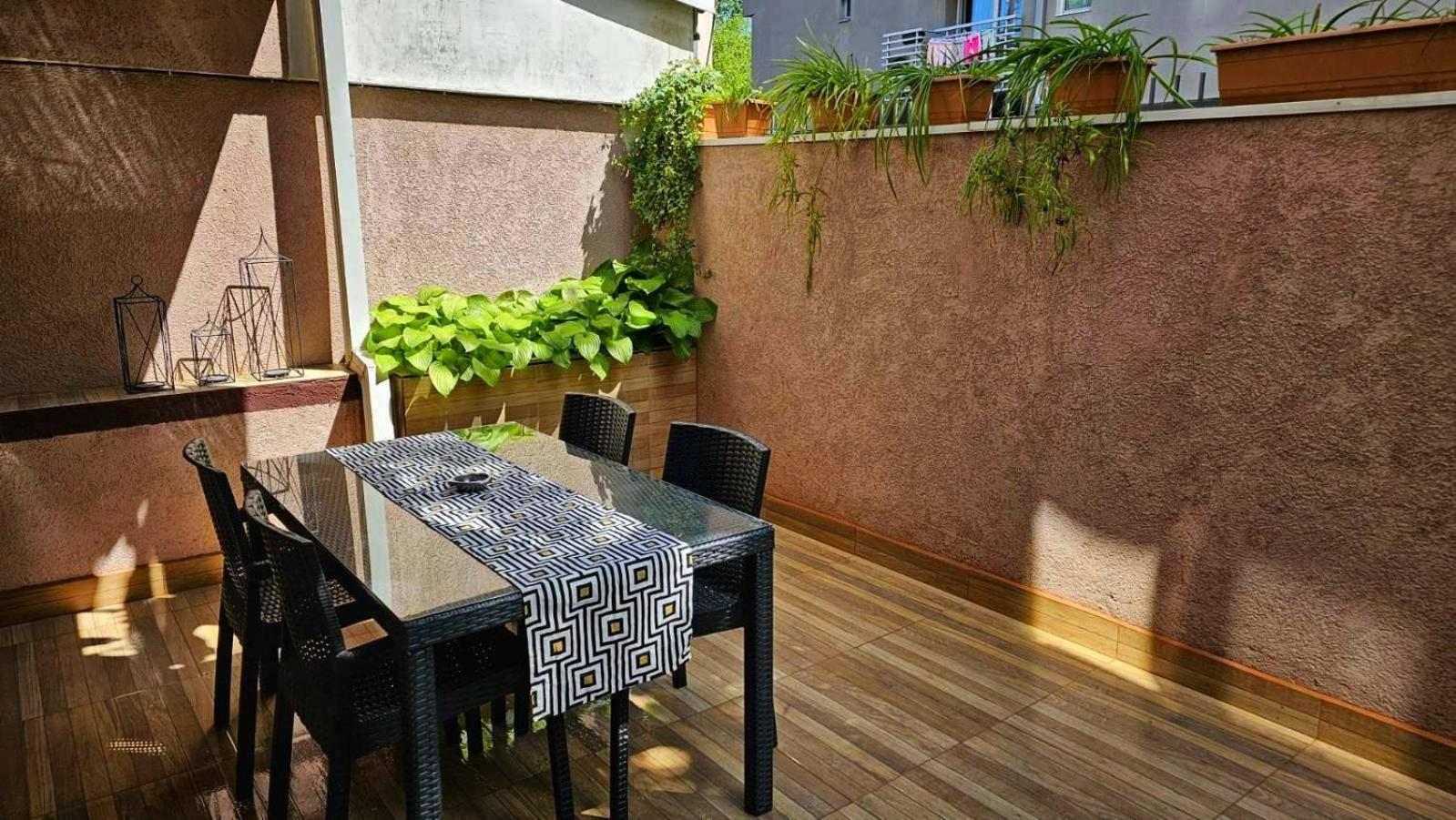 Madesa Apartment Skopje Buitenkant foto